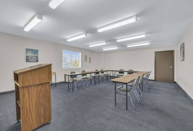 בית מלון כפרי Surestay By Best Western Sacramento South Natomas