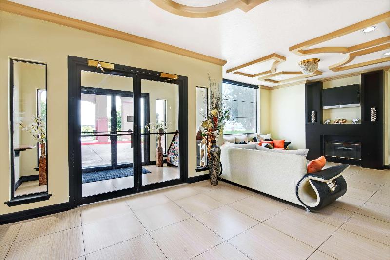 Surestay Plus Hotel By Best Western San Antonio North 281 N