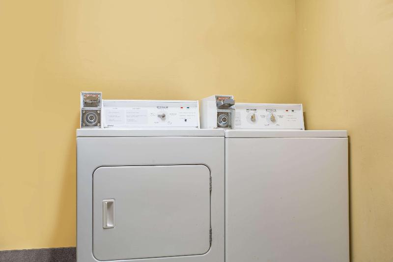 فندق Spark By Hilton Winston Salem University