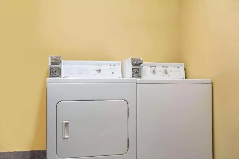 هتل Spark By Hilton Winston Salem University