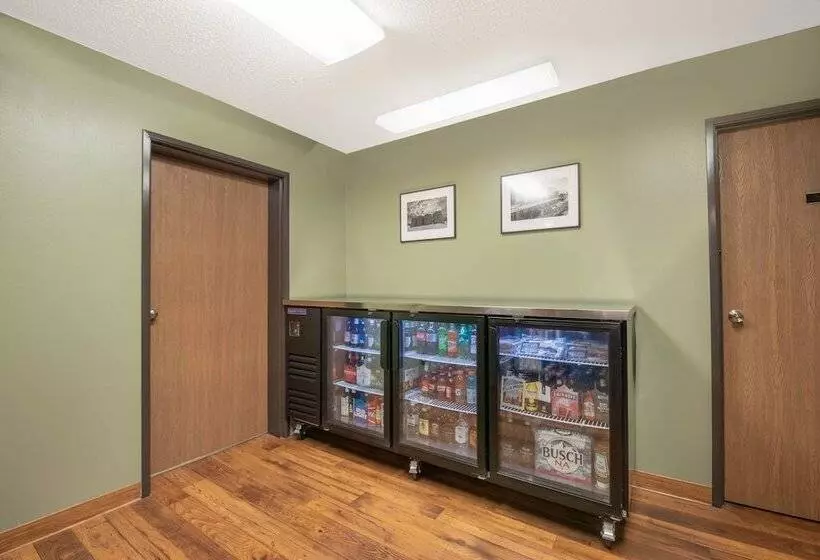 모텔 Four Seasons Inn