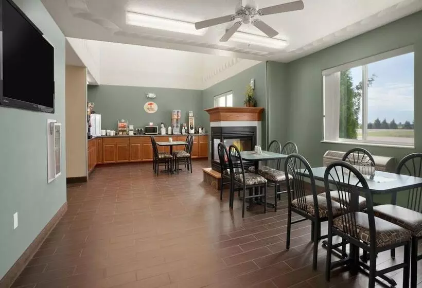 모텔 Four Seasons Inn