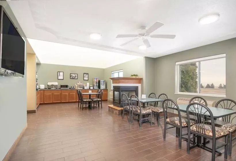 모텔 Four Seasons Inn