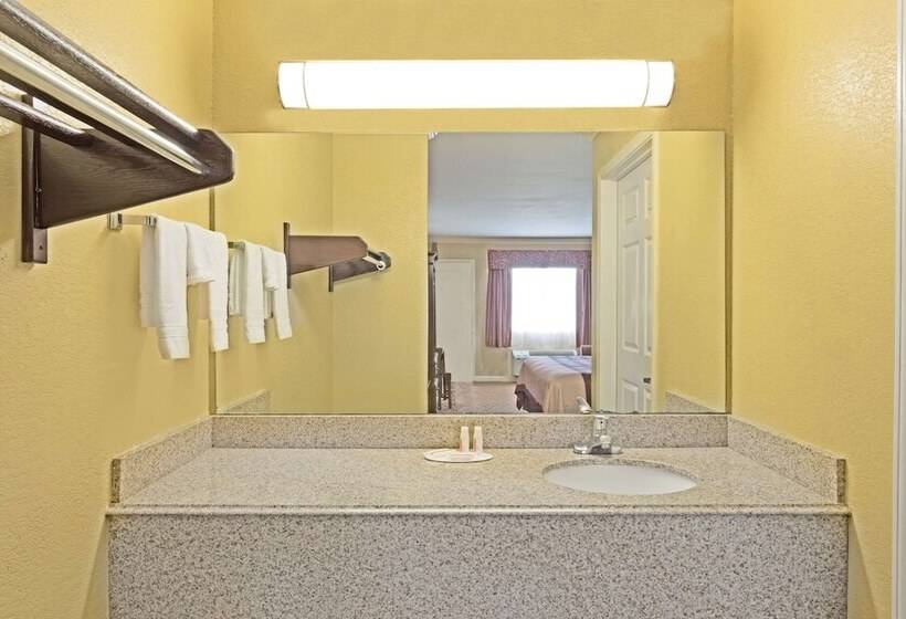 מוטל Super 8 By Wyndham Covington