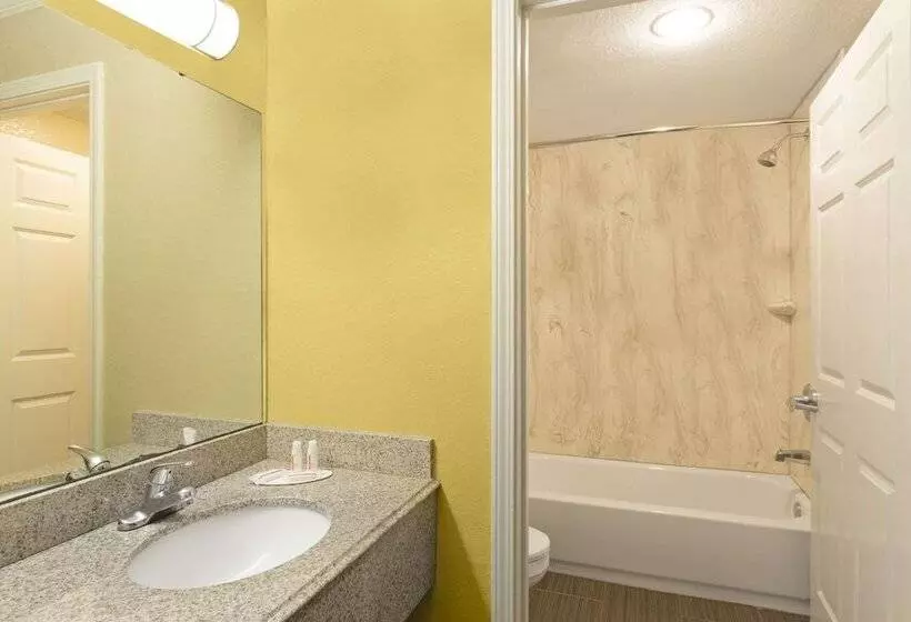 모텔 Super 8 By Wyndham Covington