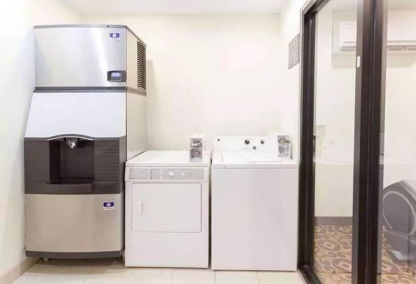 汽车旅馆  Super 8 By Wyndham Decatur/dntn/atlanta Area