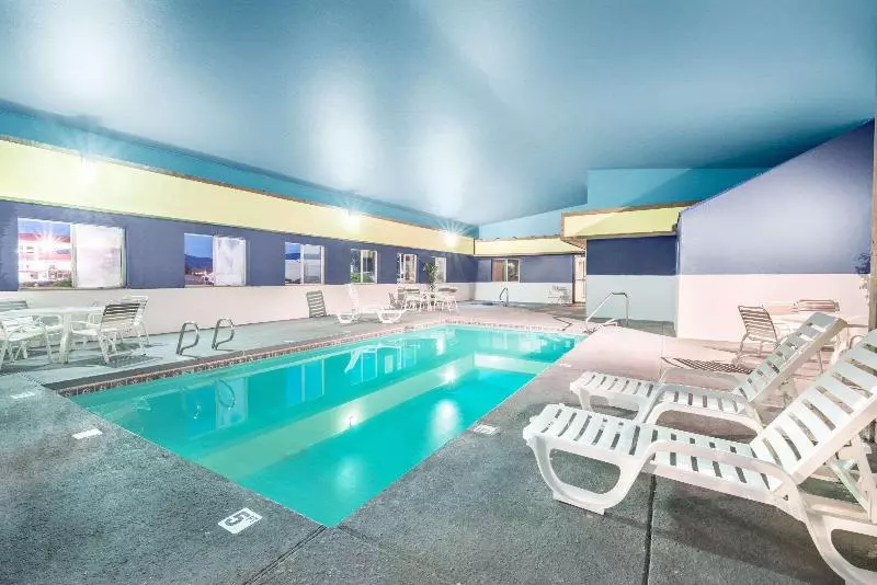 فندق على الطريق Super 8 By Wyndham Grants