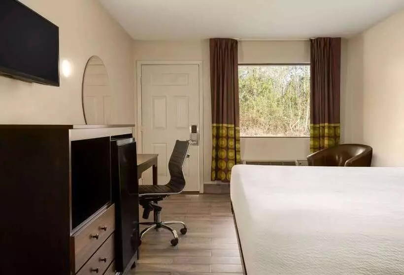 مُتل Super 8 By Wyndham Ocean Springs Biloxi