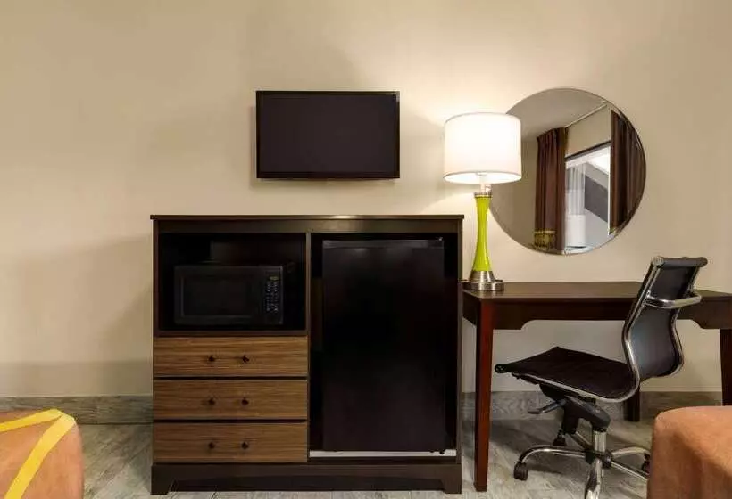 مُتل Super 8 By Wyndham Ocean Springs Biloxi