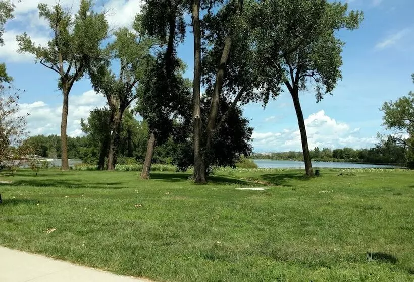 Мотель Super 8 By Wyndham Omaha Eppley Airport/carter Lake