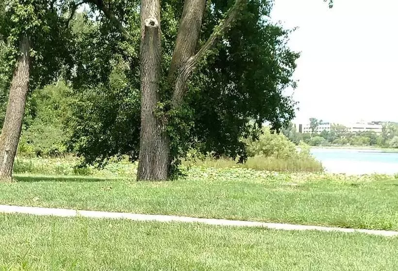 Мотель Super 8 By Wyndham Omaha Eppley Airport/carter Lake