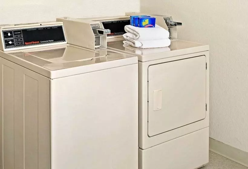 Мотель Super 8 By Wyndham Omaha Eppley Airport/carter Lake