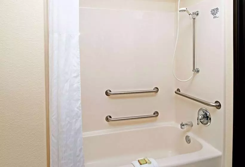 Мотель Super 8 By Wyndham Omaha Eppley Airport/carter Lake