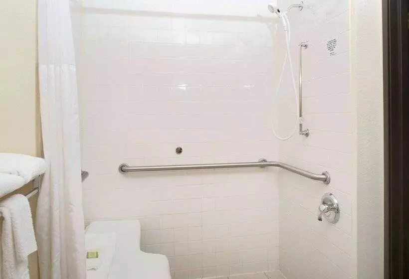 Мотель Super 8 By Wyndham Omaha Eppley Airport/carter Lake