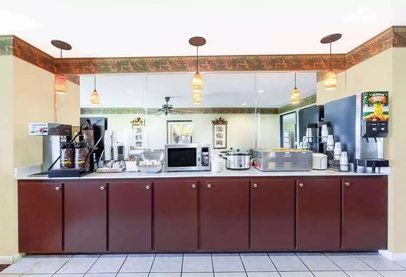 모텔 Super 8 By Wyndham Searcy Ar