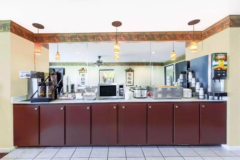 모텔 Super 8 By Wyndham Searcy Ar