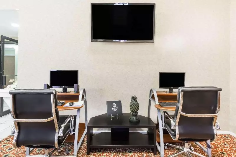 모텔 Super 8 By Wyndham Searcy Ar