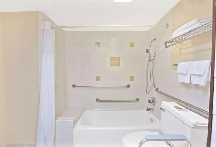 모텔 Super 8 By Wyndham Shawnee