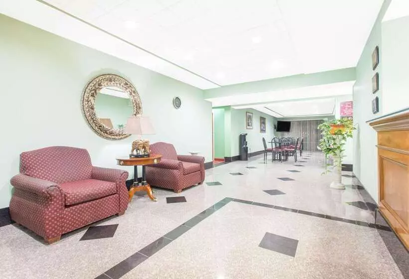 فندق على الطريق Super 8 By Wyndham Spartanburg/i26 Exit 22