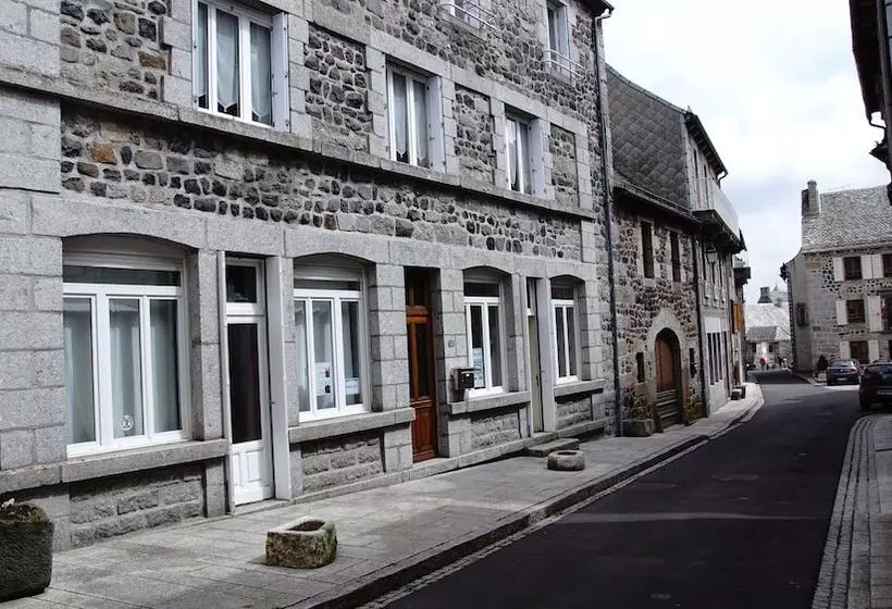 ベッドアンドブレックファースト Chambres D'hotes En Aubrac Chez Jp