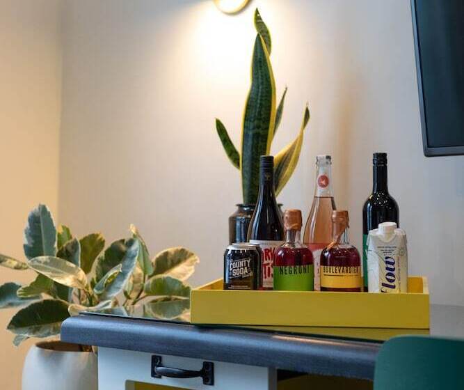 Drake Devonshire And Motor Inn