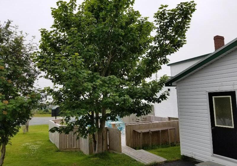 Edge Of The Avalon Inn