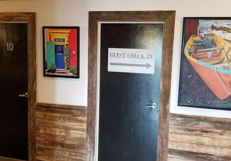 Edge Of The Avalon Inn