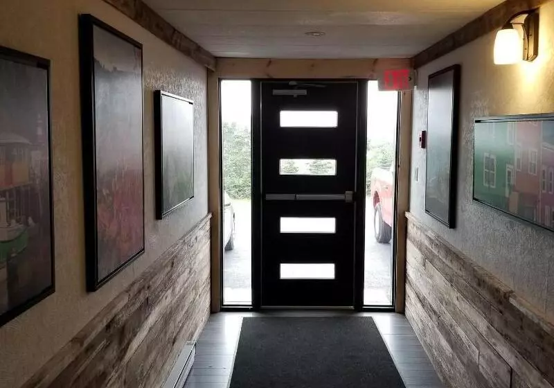 Edge Of The Avalon Inn