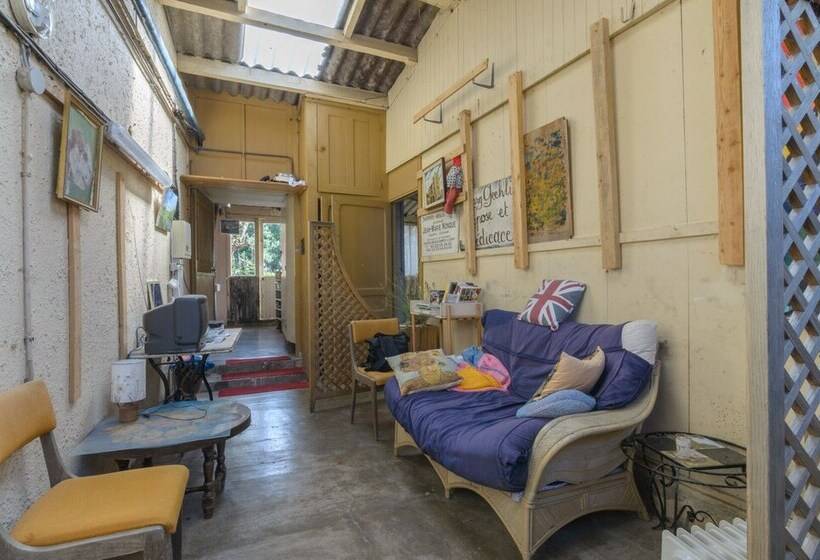 فندق فئة نجمة واحدة Auberge Nonque