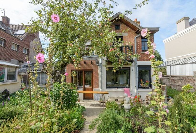 فندق فئة نجمة واحدة Auberge Nonque