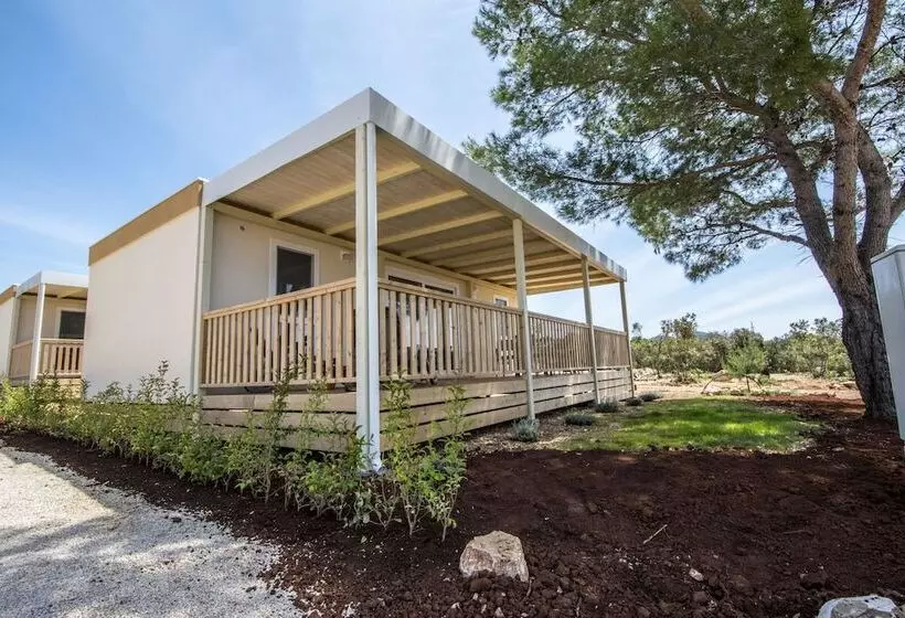 Hotelli Mobile Homes At Camping Ugljan Resort