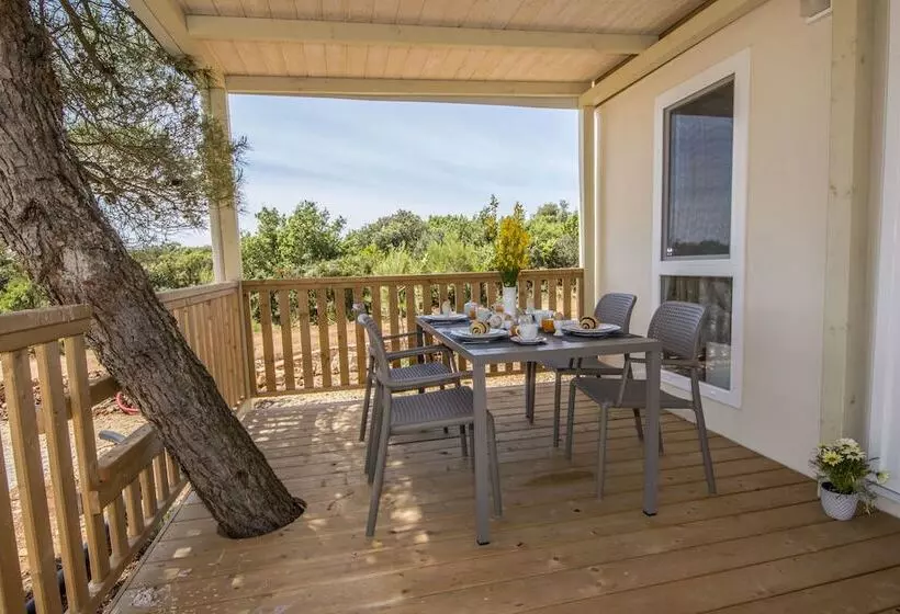 Hotelli Mobile Homes At Camping Ugljan Resort