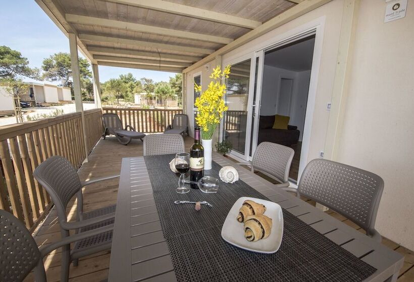 Отель Mobile Homes At Camping Ugljan Resort