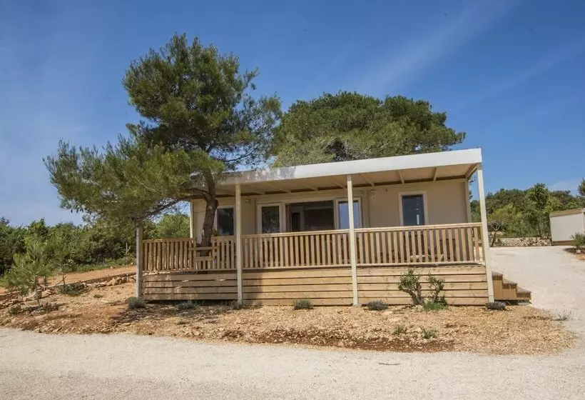 Hotelli Mobile Homes At Camping Ugljan Resort