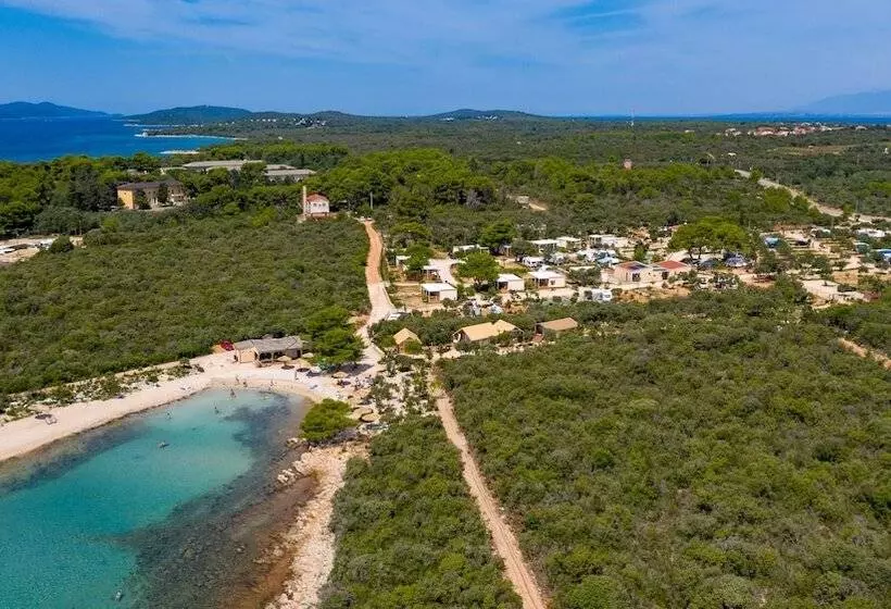 Hotelli Mobile Homes At Camping Ugljan Resort