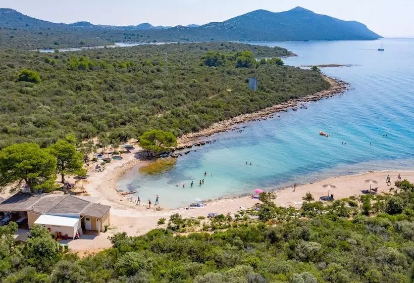 Hotelli Mobile Homes At Camping Ugljan Resort