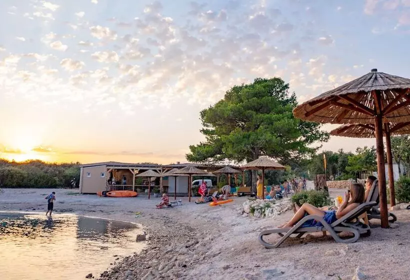 Hotelli Mobile Homes At Camping Ugljan Resort