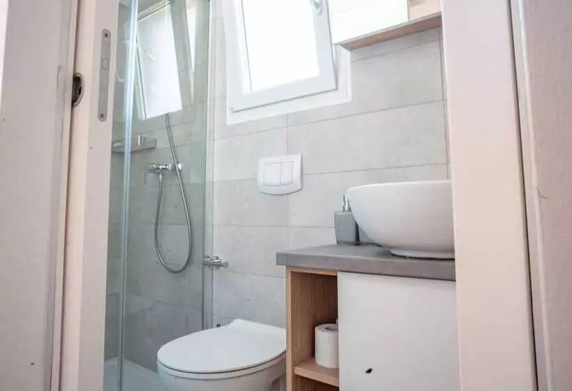 Hotelli Mobile Homes At Camping Ugljan Resort