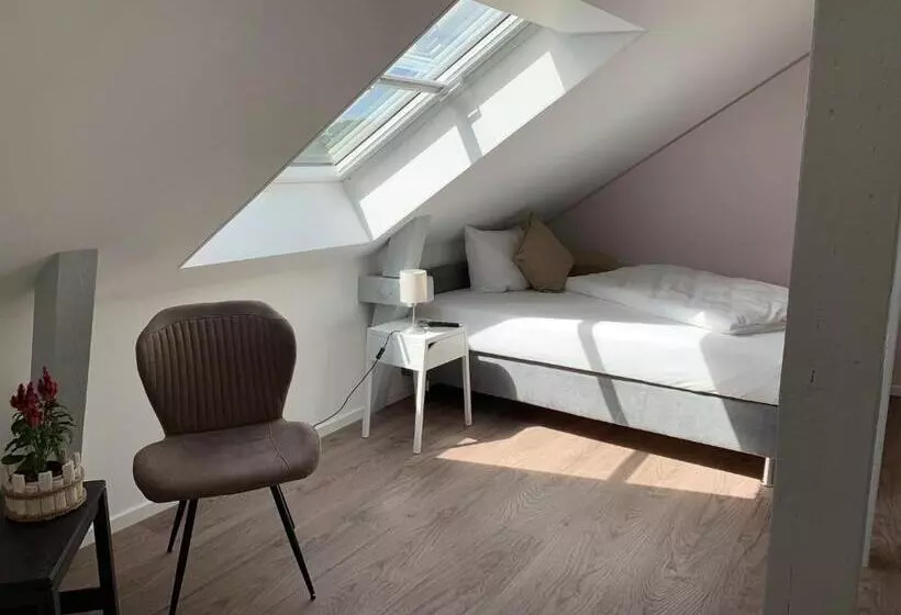 Lok   Die Pension   Das Restaurant