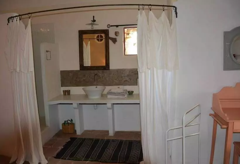 Majatalo Chambres D Hotes Atelier De Fons