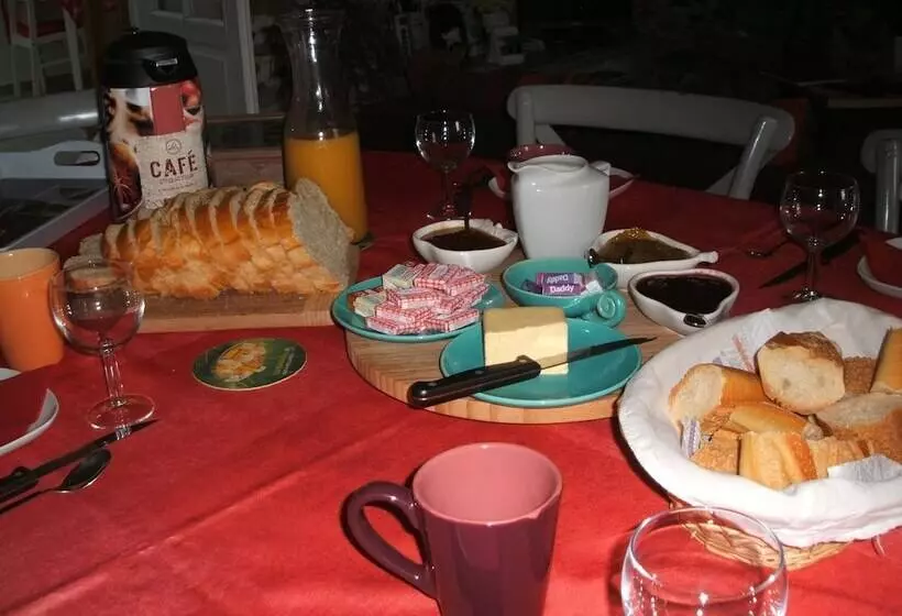 Aamiaismajoitus (B&B) Chambres D Hôtes La Charrière