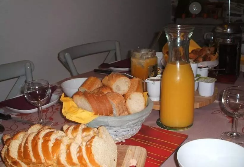 Aamiaismajoitus (B&B) Chambres D Hôtes La Charrière