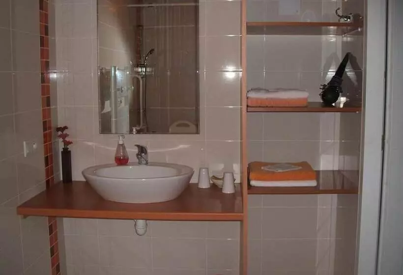 Aamiaismajoitus (B&B) Chambres D Hôtes La Charrière