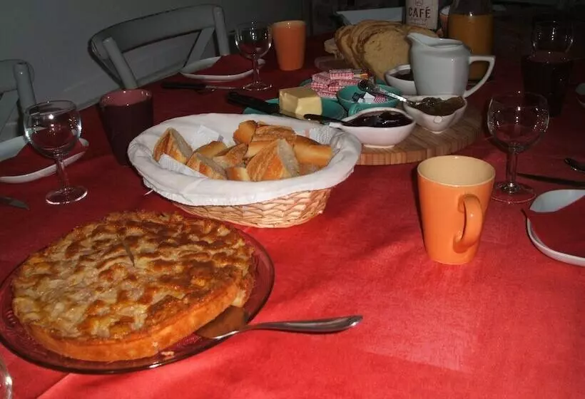 Aamiaismajoitus (B&B) Chambres D Hôtes La Charrière