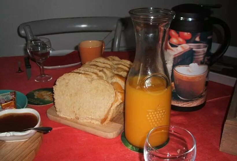 Aamiaismajoitus (B&B) Chambres D Hôtes La Charrière