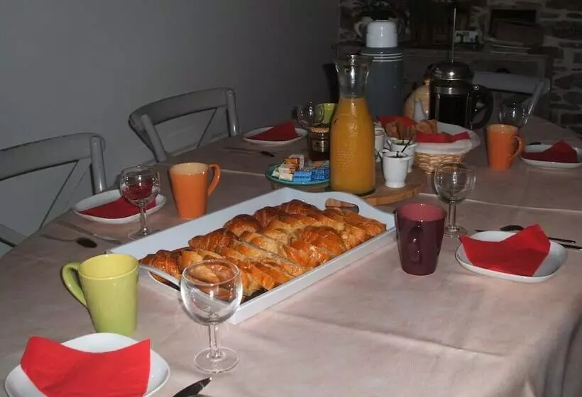 Aamiaismajoitus (B&B) Chambres D Hôtes La Charrière