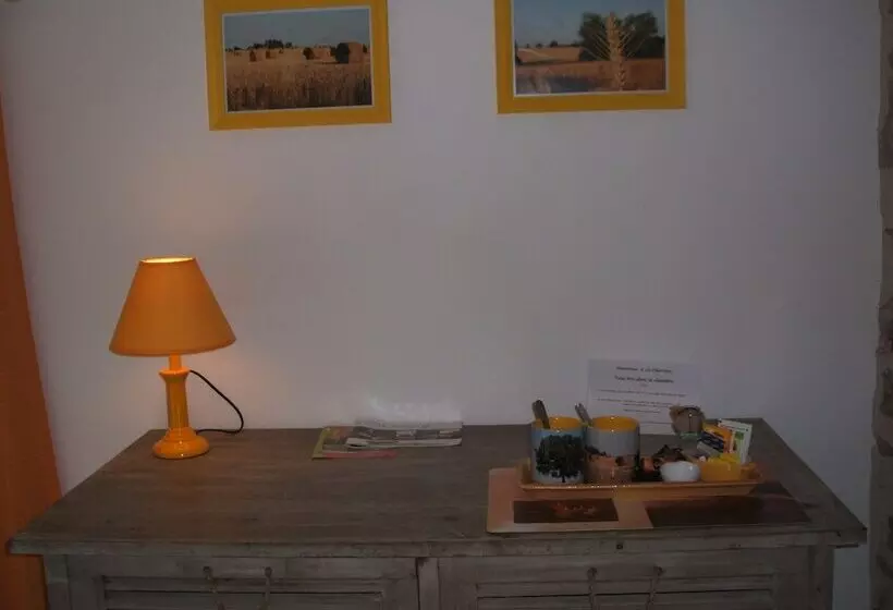 Aamiaismajoitus (B&B) Chambres D Hôtes La Charrière