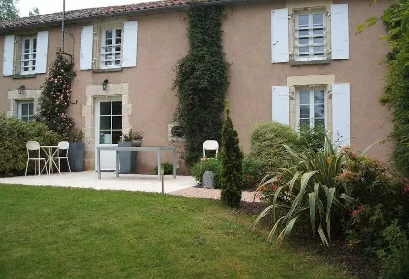 Aamiaismajoitus (B&B) Chambres D Hôtes La Charrière