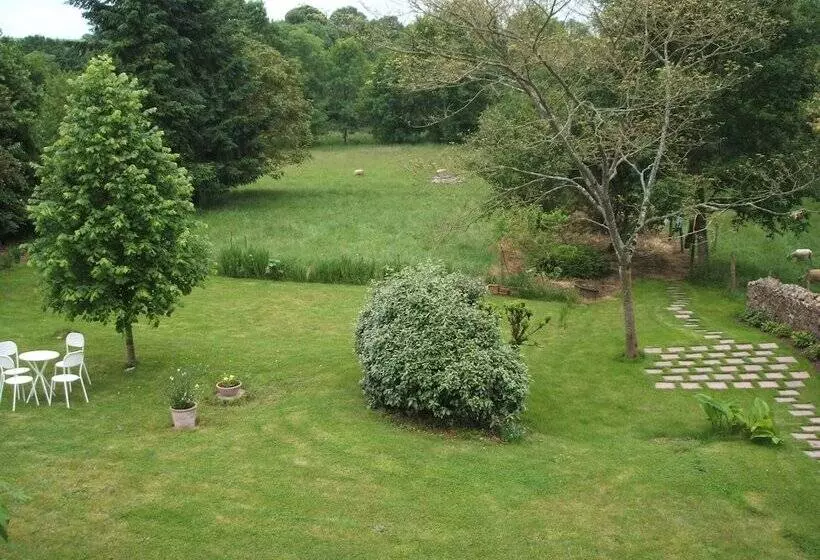 Aamiaismajoitus (B&B) Chambres D Hôtes La Charrière