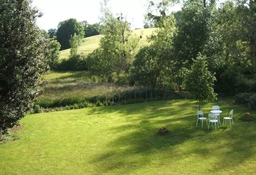 Aamiaismajoitus (B&B) Chambres D Hôtes La Charrière